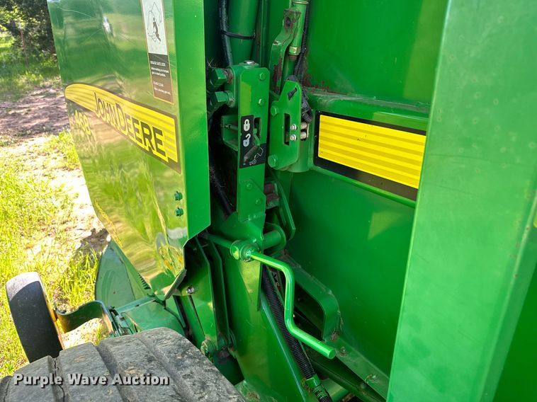 image for item LR9701 2010 John Deere 468  round baler