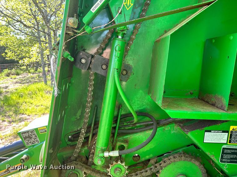 image for item LR9701 2010 John Deere 468  round baler