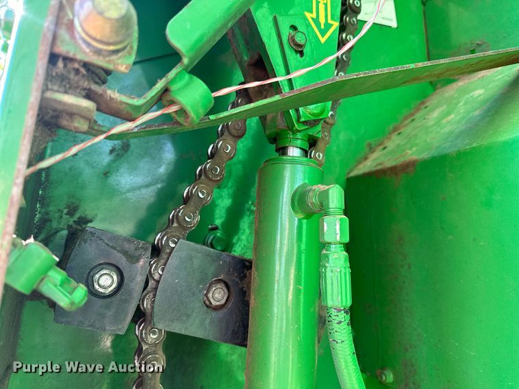 image for item LR9701 2010 John Deere 468  round baler