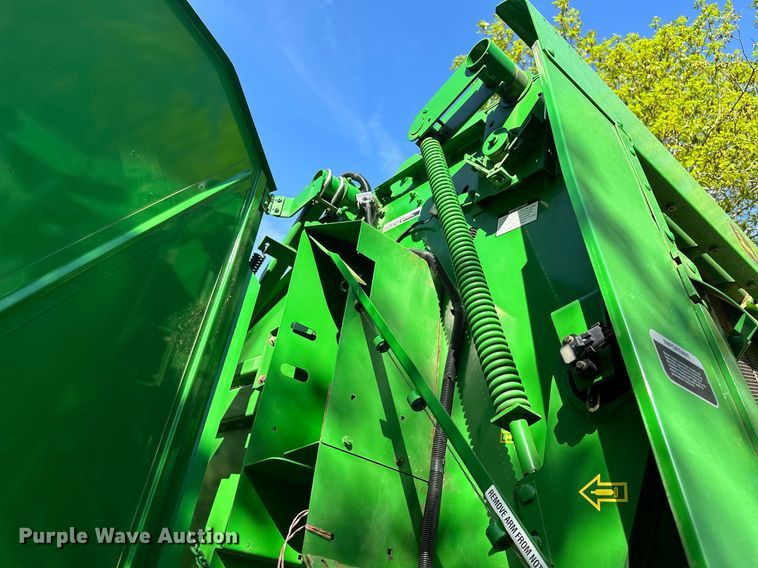 image for item LR9701 2010 John Deere 468  round baler