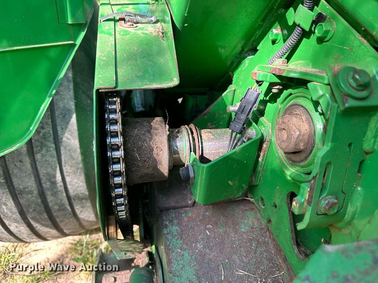 image for item LR9701 2010 John Deere 468  round baler