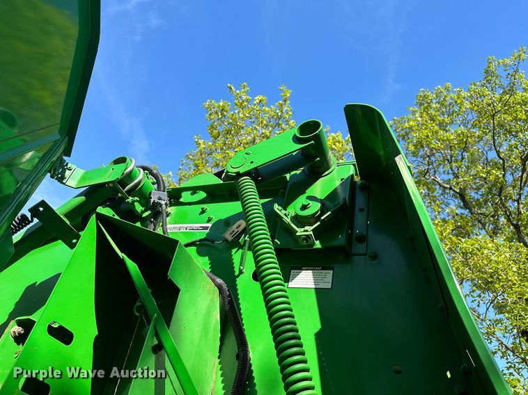 image for item LR9701 2010 John Deere 468  round baler