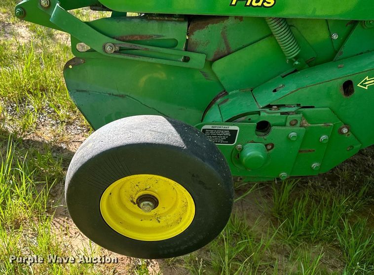 image for item LR9701 2010 John Deere 468  round baler