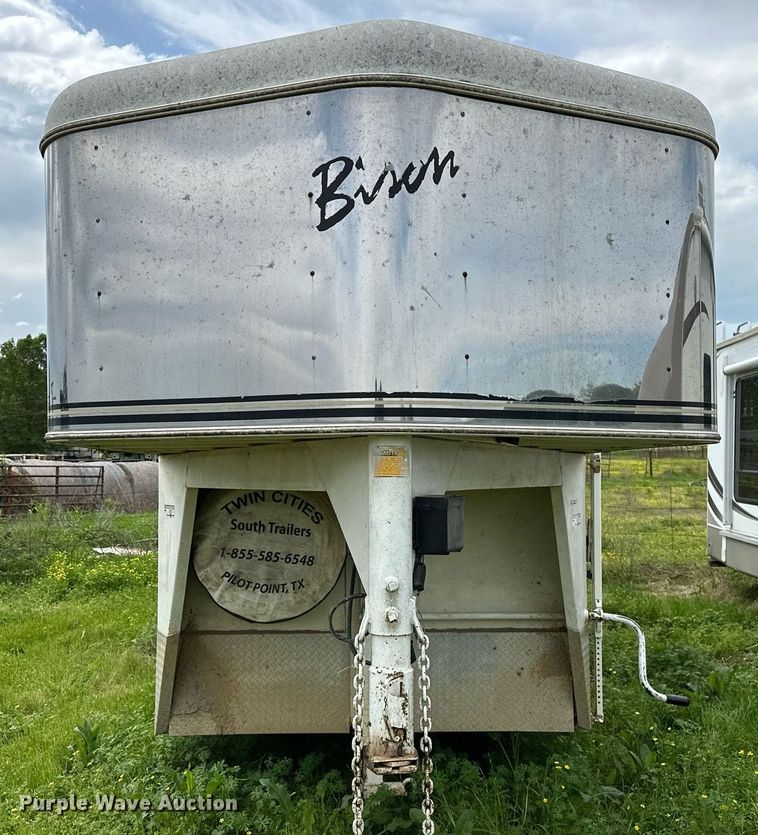 image for item LR9724 2003 Bison AlumaSport  livestock trailer