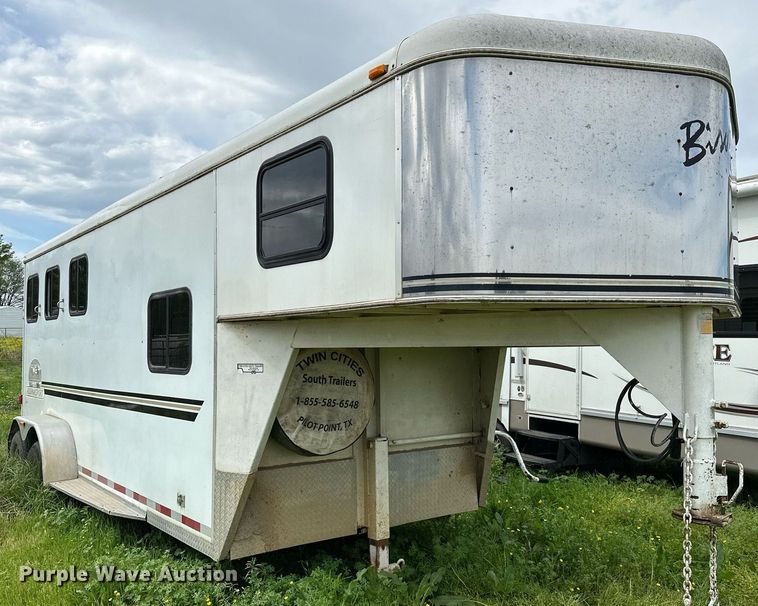 image for item LR9724 2003 Bison AlumaSport  livestock trailer