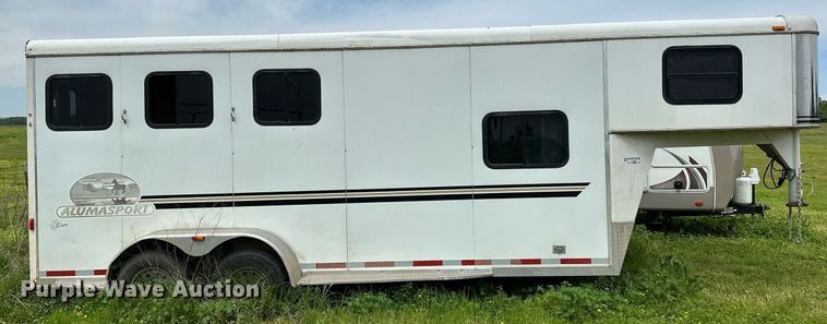 image for item LR9724 2003 Bison AlumaSport  livestock trailer