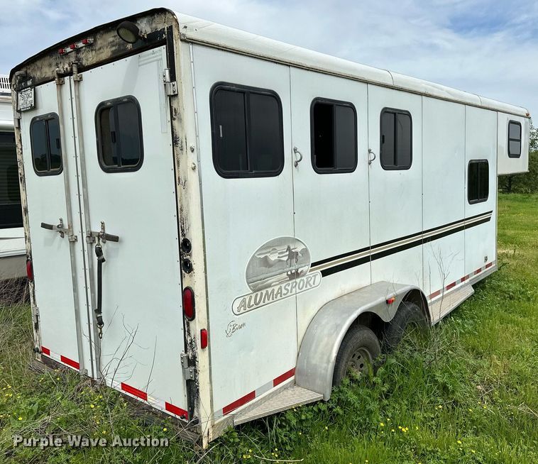image for item LR9724 2003 Bison AlumaSport  livestock trailer