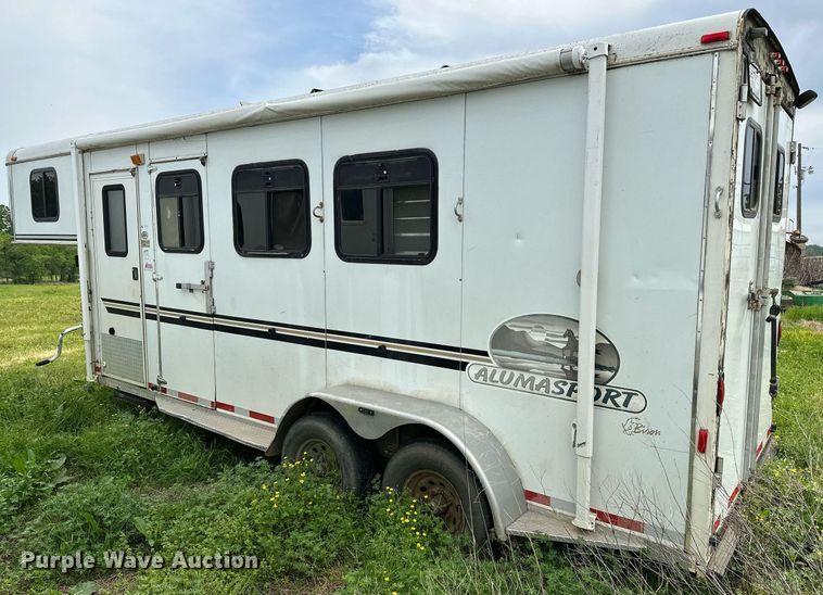 image for item LR9724 2003 Bison AlumaSport  livestock trailer
