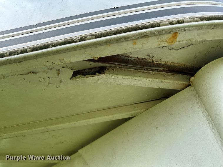 image for item LR9724 2003 Bison AlumaSport  livestock trailer