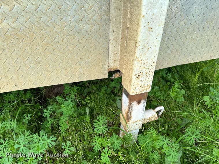 image for item LR9724 2003 Bison AlumaSport  livestock trailer