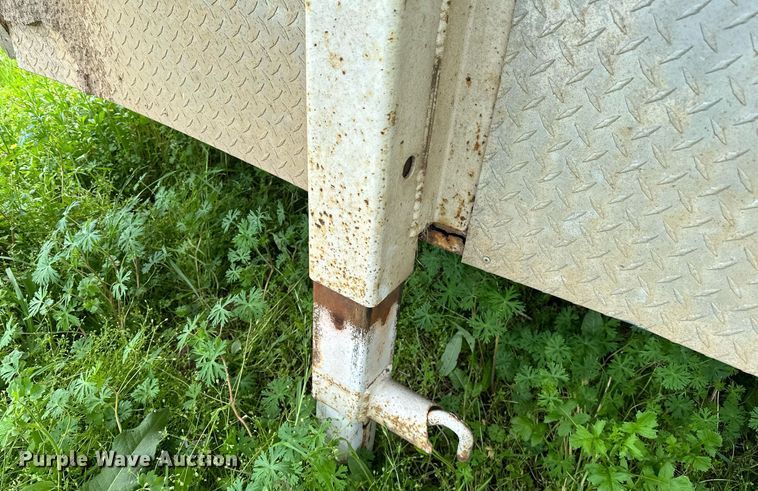 image for item LR9724 2003 Bison AlumaSport  livestock trailer