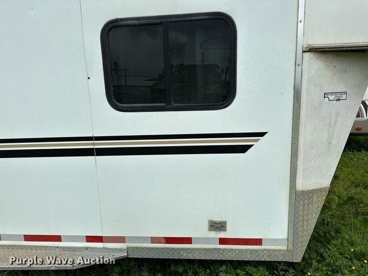 image for item LR9724 2003 Bison AlumaSport  livestock trailer