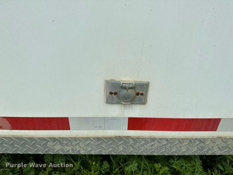 image for item LR9724 2003 Bison AlumaSport  livestock trailer