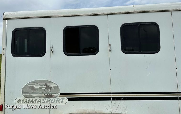 image for item LR9724 2003 Bison AlumaSport  livestock trailer