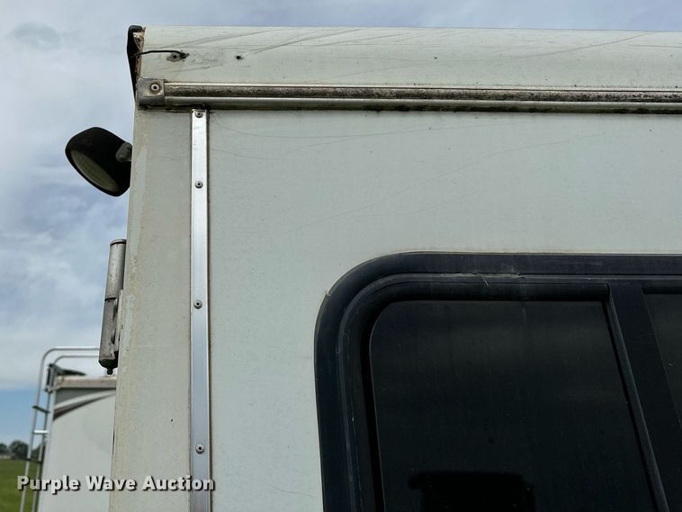 image for item LR9724 2003 Bison AlumaSport  livestock trailer