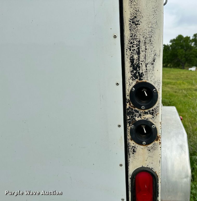 image for item LR9724 2003 Bison AlumaSport  livestock trailer