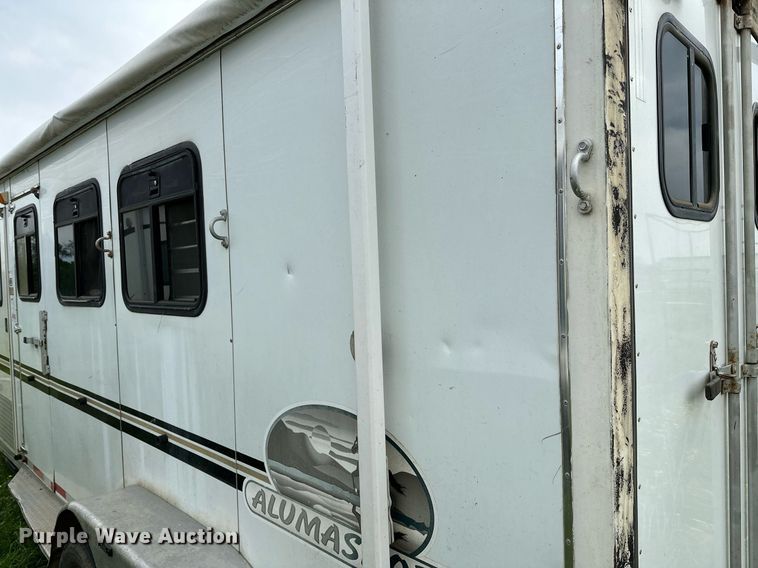 image for item LR9724 2003 Bison AlumaSport  livestock trailer