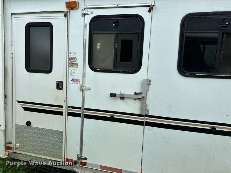 image for item LR9724 2003 Bison AlumaSport  livestock trailer