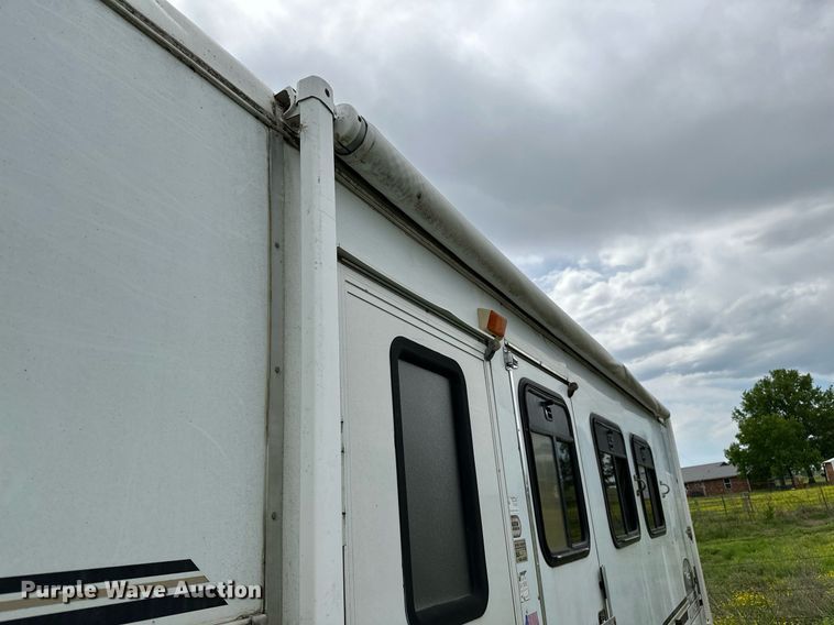 image for item LR9724 2003 Bison AlumaSport  livestock trailer