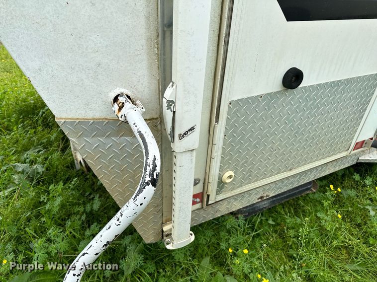 image for item LR9724 2003 Bison AlumaSport  livestock trailer