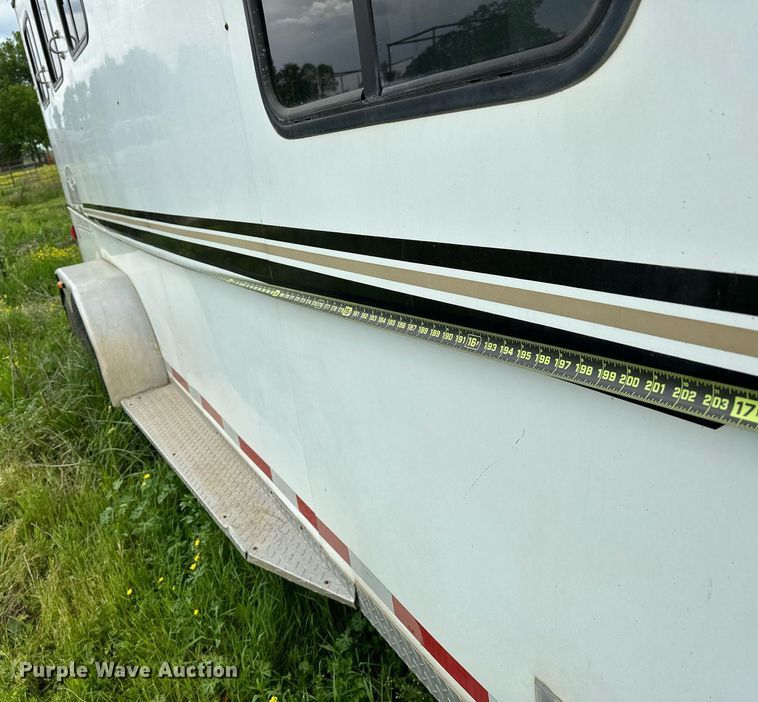 image for item LR9724 2003 Bison AlumaSport  livestock trailer