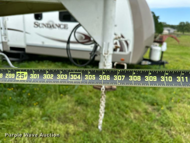 image for item LR9724 2003 Bison AlumaSport  livestock trailer