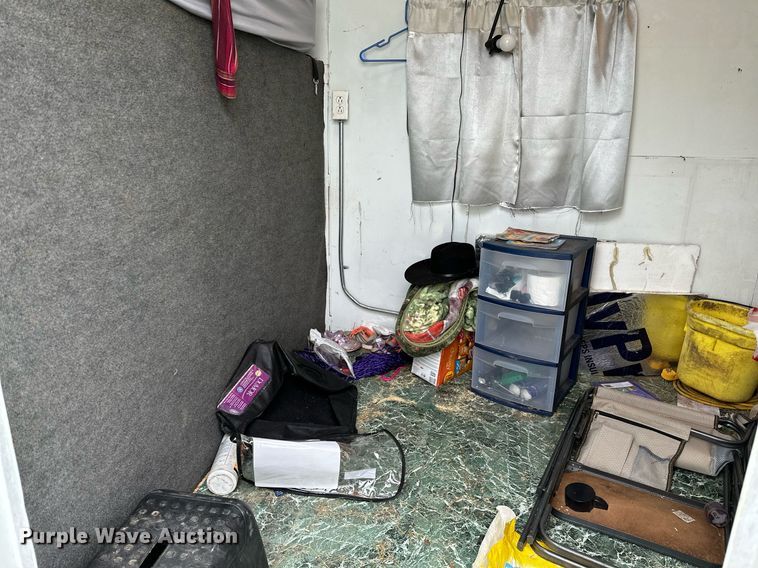 image for item LR9724 2003 Bison AlumaSport  livestock trailer