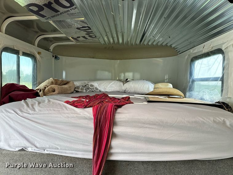 image for item LR9724 2003 Bison AlumaSport  livestock trailer