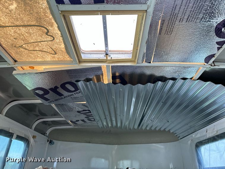 image for item LR9724 2003 Bison AlumaSport  livestock trailer