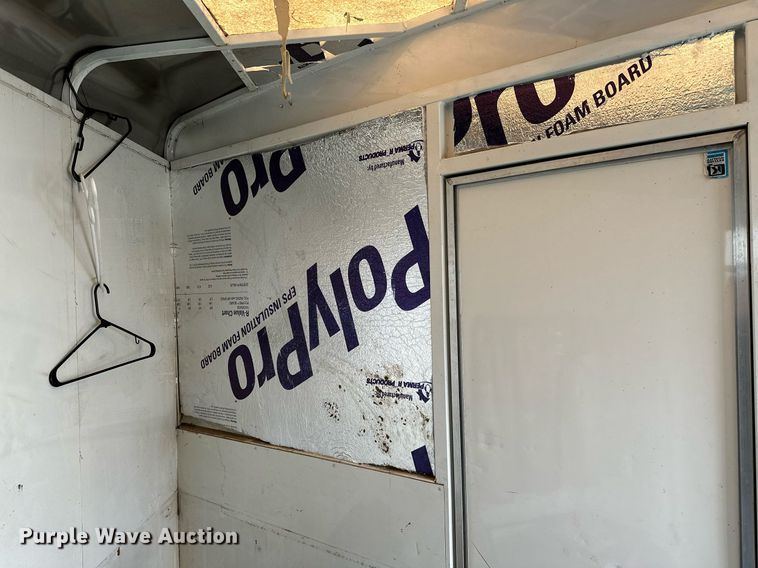 image for item LR9724 2003 Bison AlumaSport  livestock trailer