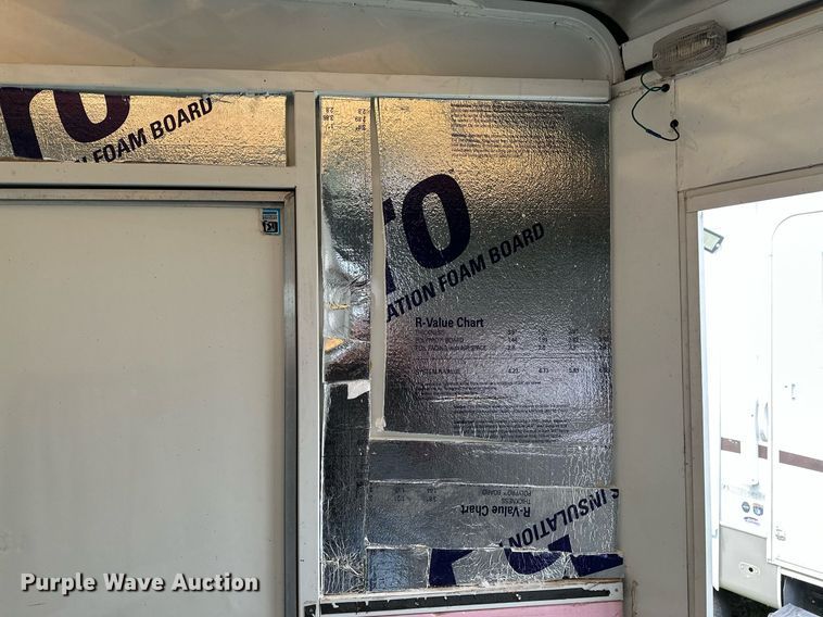 image for item LR9724 2003 Bison AlumaSport  livestock trailer