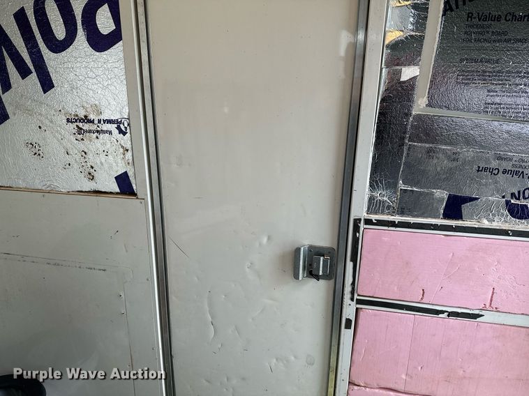 image for item LR9724 2003 Bison AlumaSport  livestock trailer