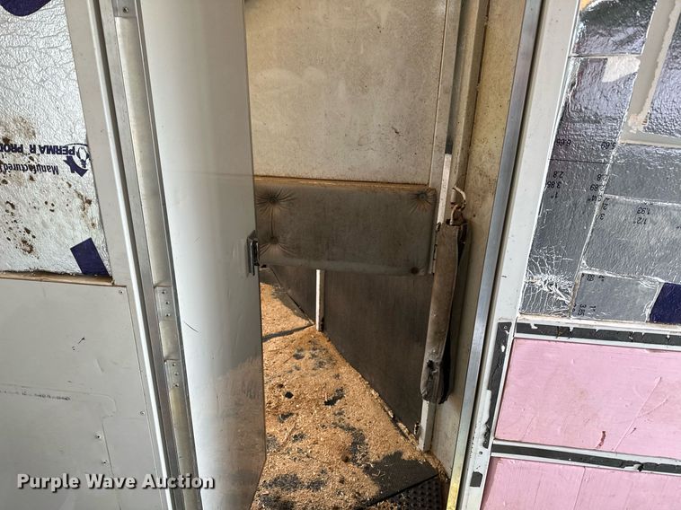 image for item LR9724 2003 Bison AlumaSport  livestock trailer