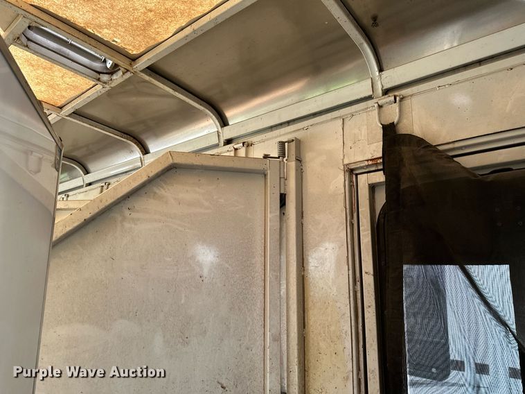 image for item LR9724 2003 Bison AlumaSport  livestock trailer