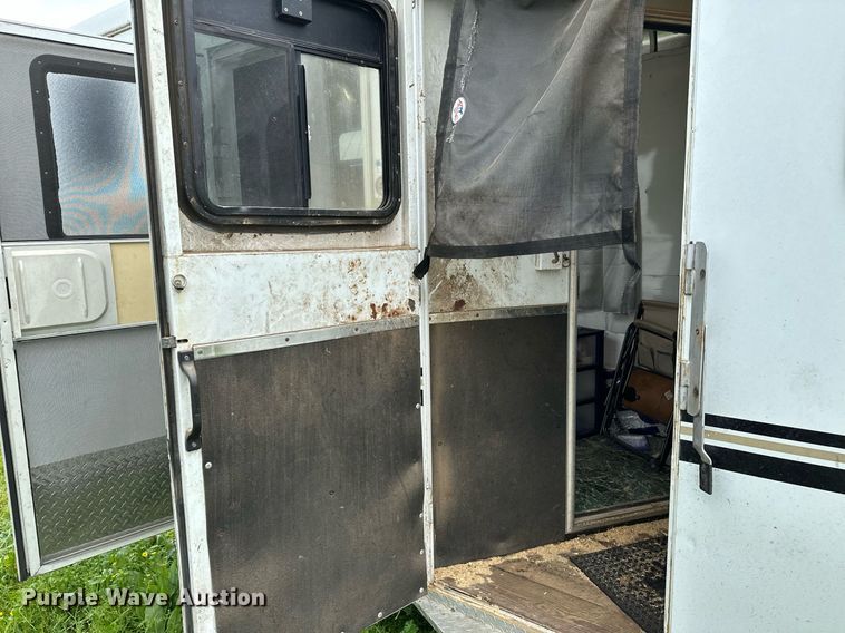 image for item LR9724 2003 Bison AlumaSport  livestock trailer