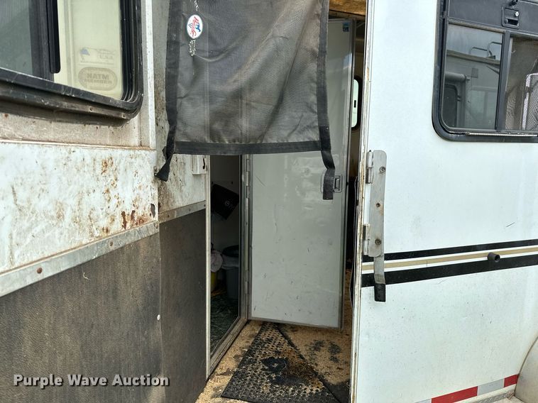 image for item LR9724 2003 Bison AlumaSport  livestock trailer