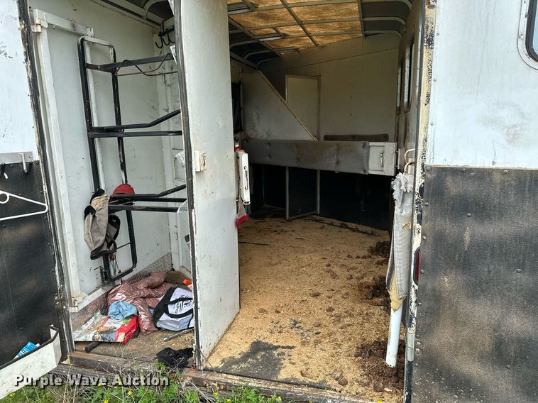 image for item LR9724 2003 Bison AlumaSport  livestock trailer