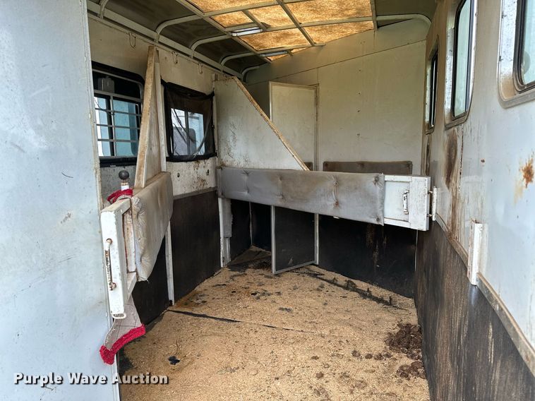 image for item LR9724 2003 Bison AlumaSport  livestock trailer