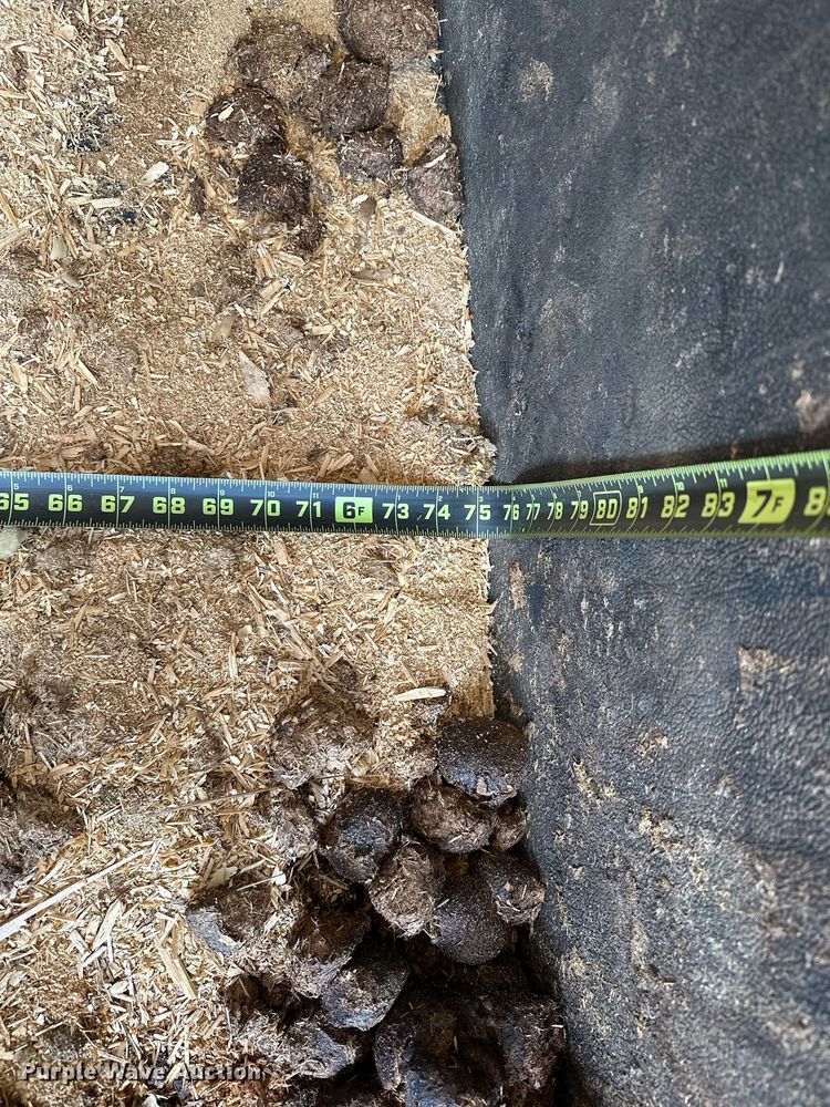 image for item LR9724 2003 Bison AlumaSport  livestock trailer