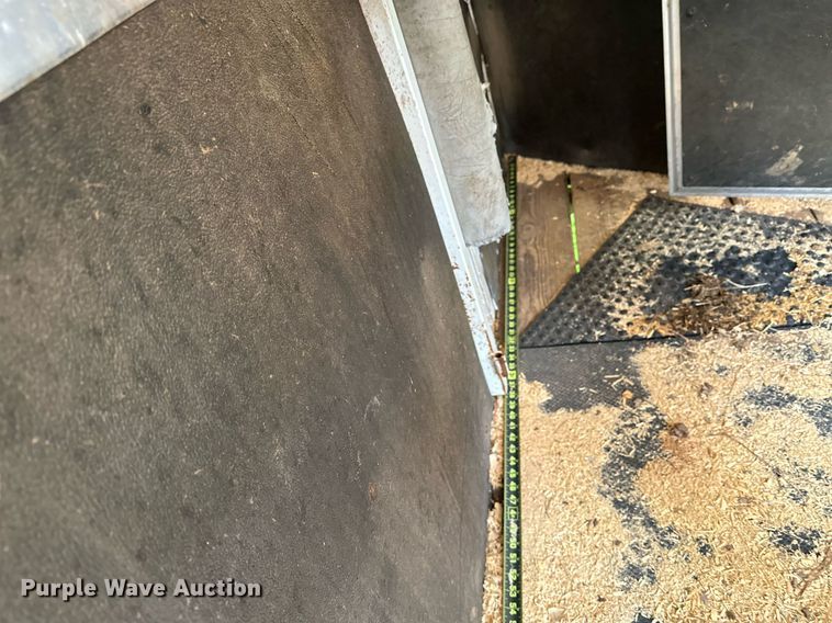 image for item LR9724 2003 Bison AlumaSport  livestock trailer