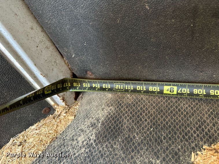 image for item LR9724 2003 Bison AlumaSport  livestock trailer