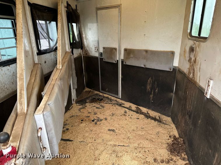 image for item LR9724 2003 Bison AlumaSport  livestock trailer