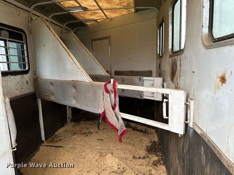 image for item LR9724 2003 Bison AlumaSport  livestock trailer