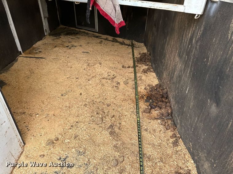 image for item LR9724 2003 Bison AlumaSport  livestock trailer