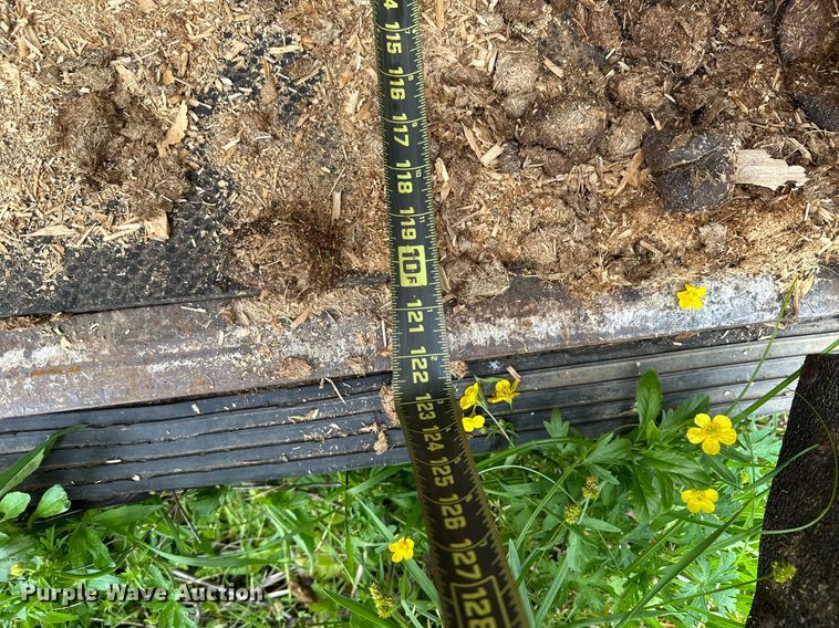 image for item LR9724 2003 Bison AlumaSport  livestock trailer