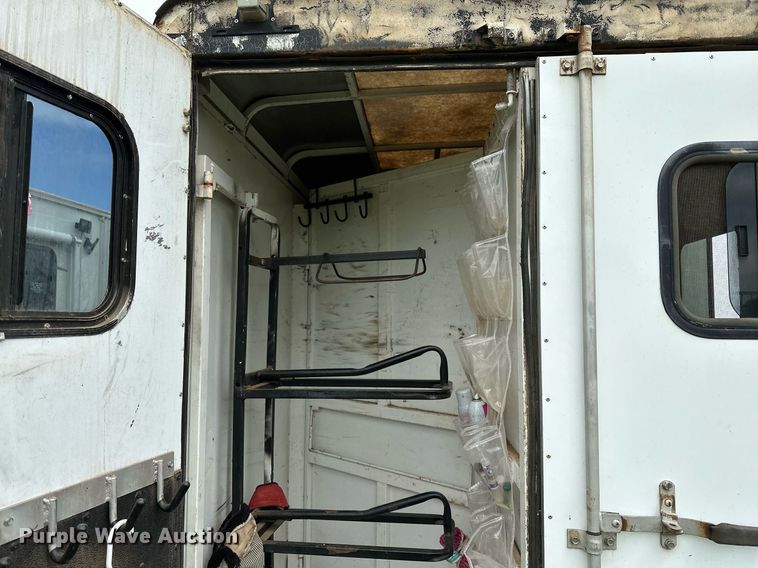 image for item LR9724 2003 Bison AlumaSport  livestock trailer