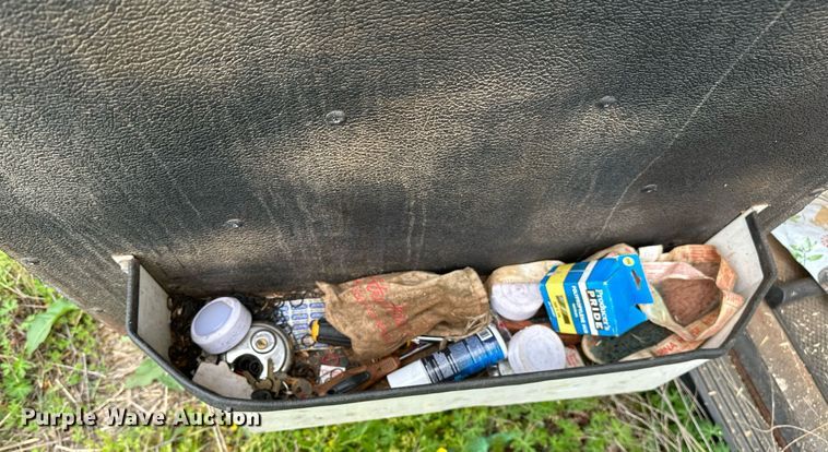 image for item LR9724 2003 Bison AlumaSport  livestock trailer