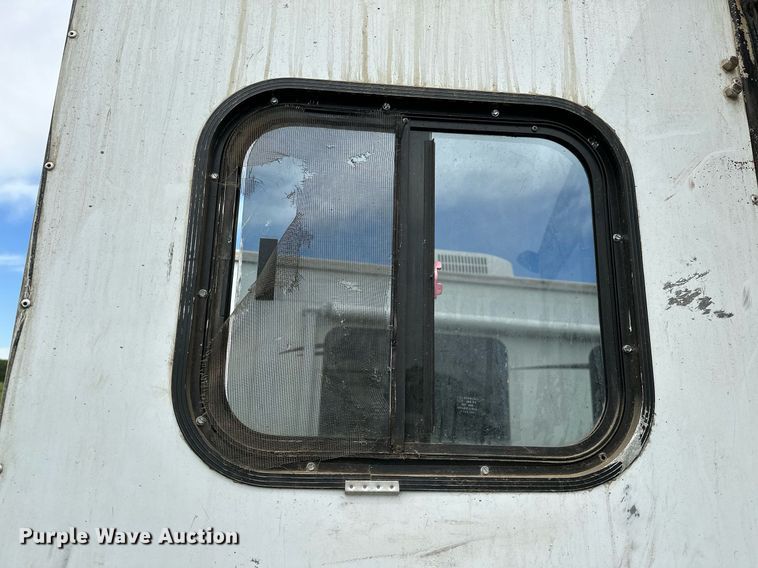 image for item LR9724 2003 Bison AlumaSport  livestock trailer