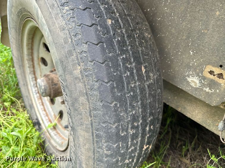 image for item LR9724 2003 Bison AlumaSport  livestock trailer