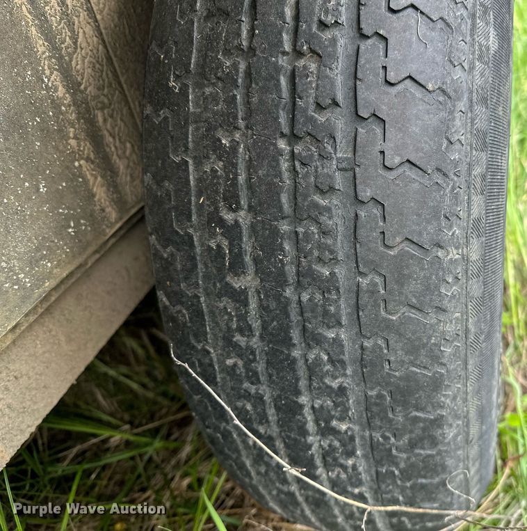 image for item LR9724 2003 Bison AlumaSport  livestock trailer